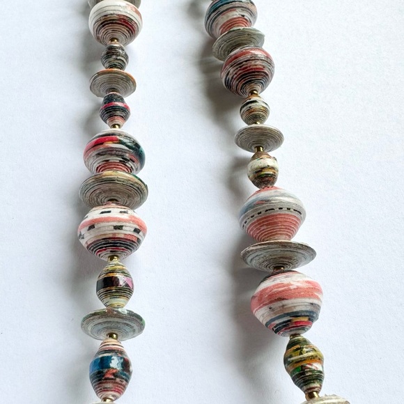 NWOT Handcrafted Handmade Rolled Colored Paper Beaded Necklace Women’s Jewelry - Picture 4 of 6